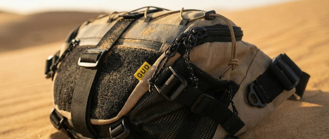 Bag hidden under the cloak, close-up